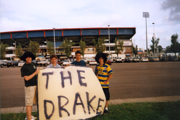 drakesignnewcastlestad.jpg